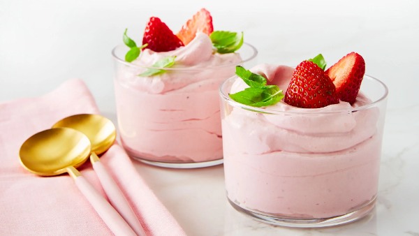 Bánh Mousse dâu tây siêu ngon, mát lạnh